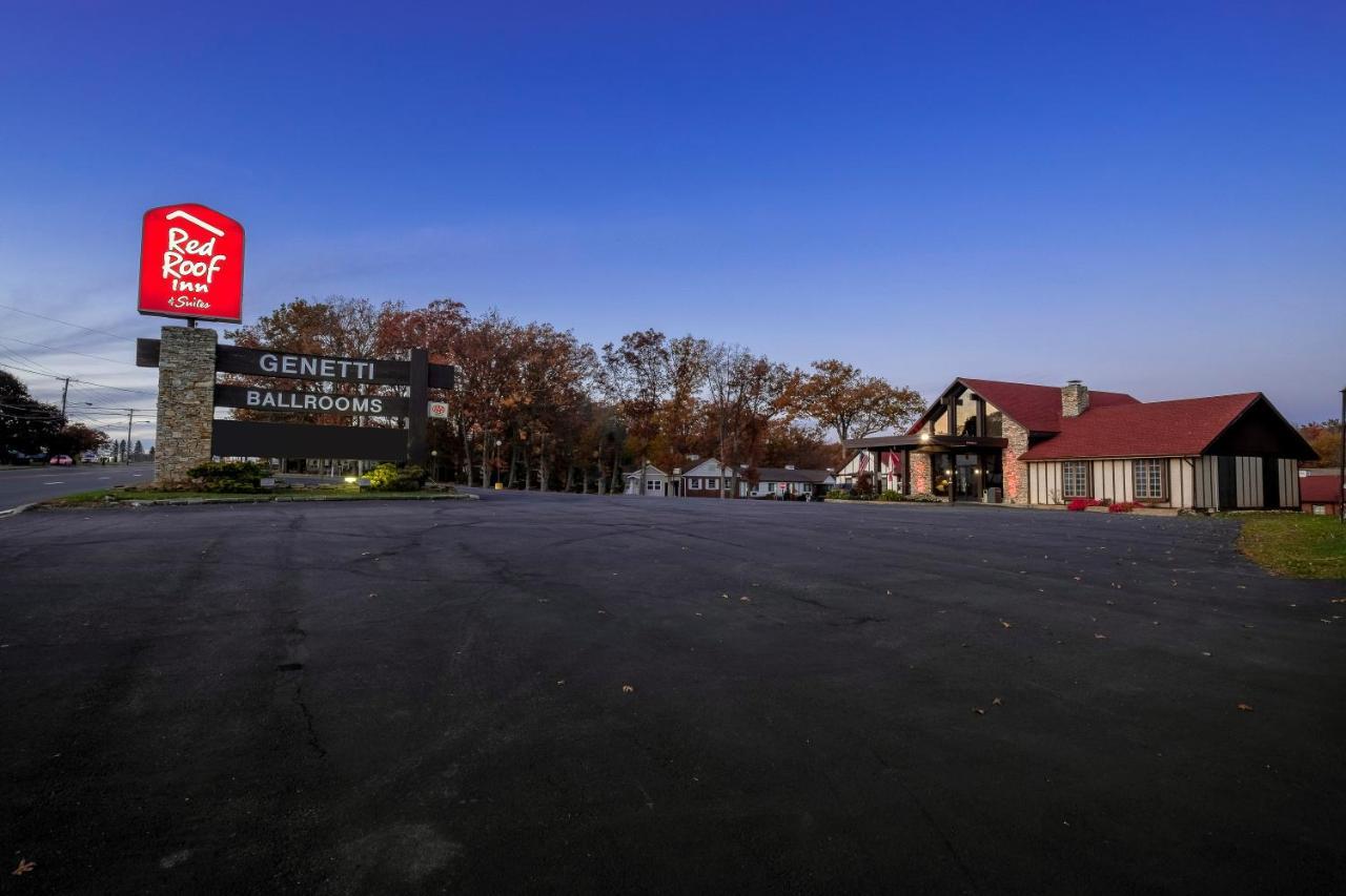 Red Roof Inn & Suites Hazleton Exterior photo